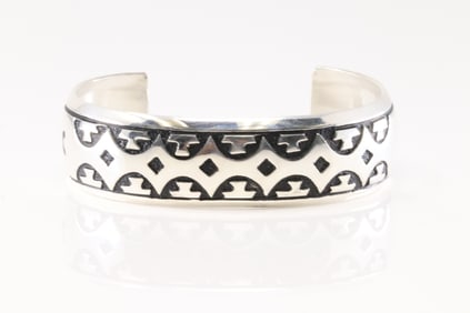Native America Navajo Sterling Silver Solid Bracelet Cuff By T/R Singer.