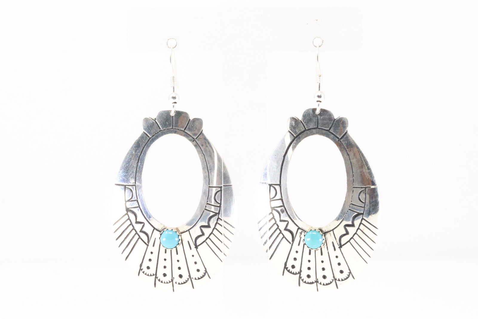 Native America Navajo Sterling Silver Turquoise Dangling Earring's By T&R Singer.: This is a Native America Navajo Sterling Silver Turquoise Dangling Earring's By T&R Singer.