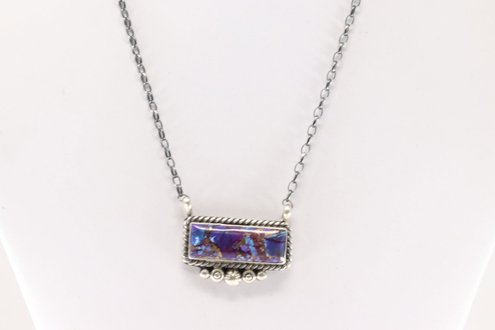 Native America Navajo Sterling Silver Turquoise Compressed Necklace By Alfred Martinez.: This is a Native America Navajo Sterling Silver Turquoise Compressed Necklace By Alfred Martinez. Necklace length: 16.00"