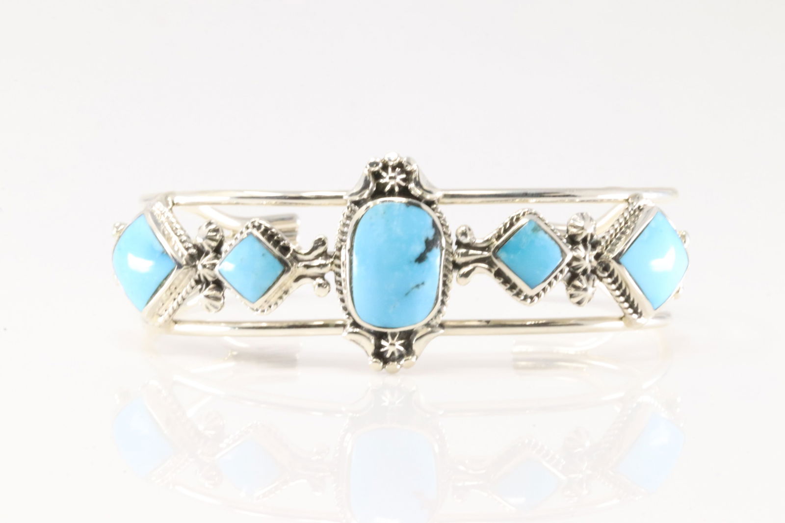 Native America Navajo Sterling Silver Turquoise Bracelet Cuff By Mike Smith.: This is a Native America Navajo Sterling Silver Turquoise Bracelet Cuff By Mike Smith.