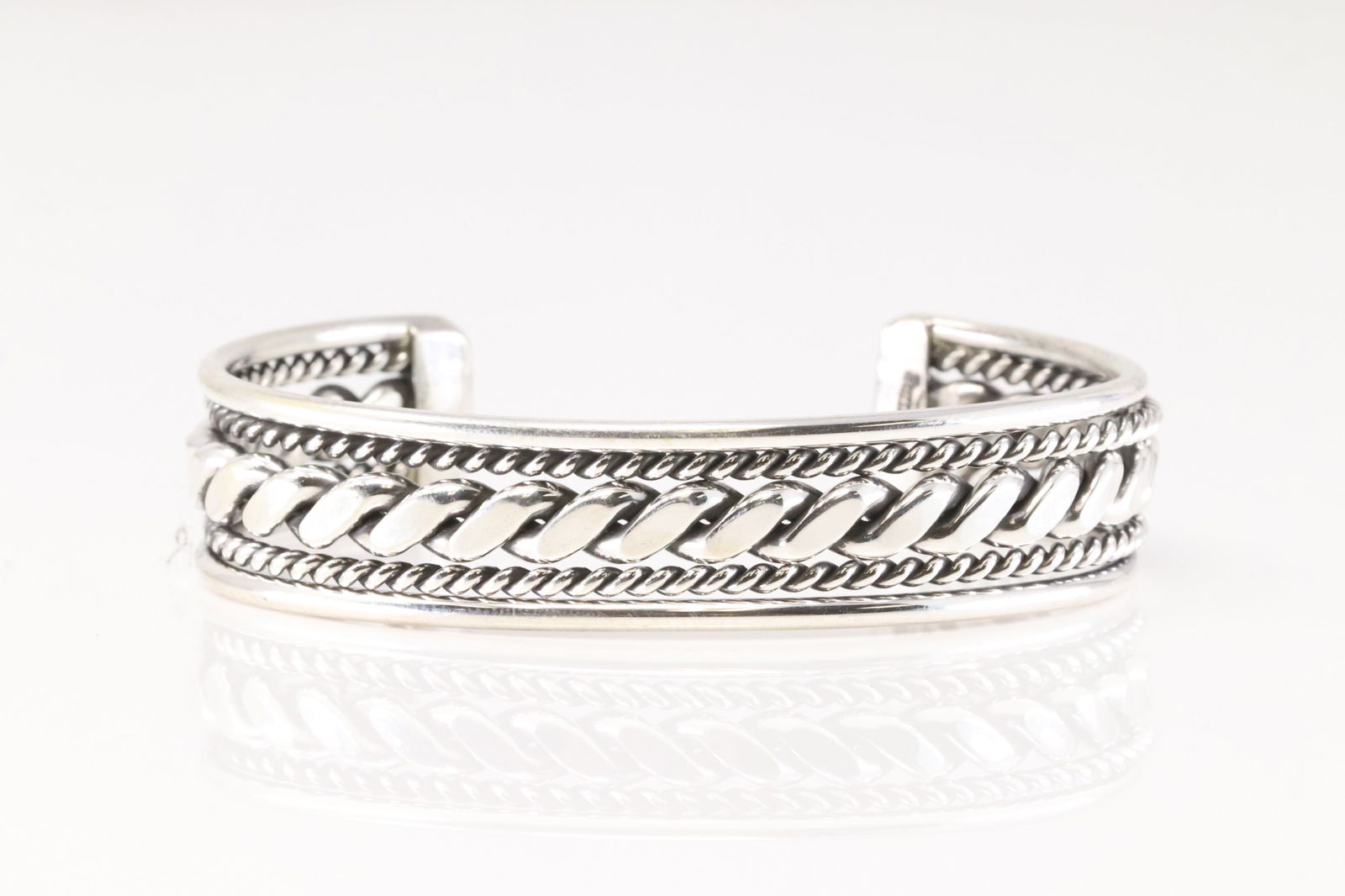 Native America Navajo Sterling Silver Solid Bracelet Cuff By Elaine Tahe. (1 of 3)