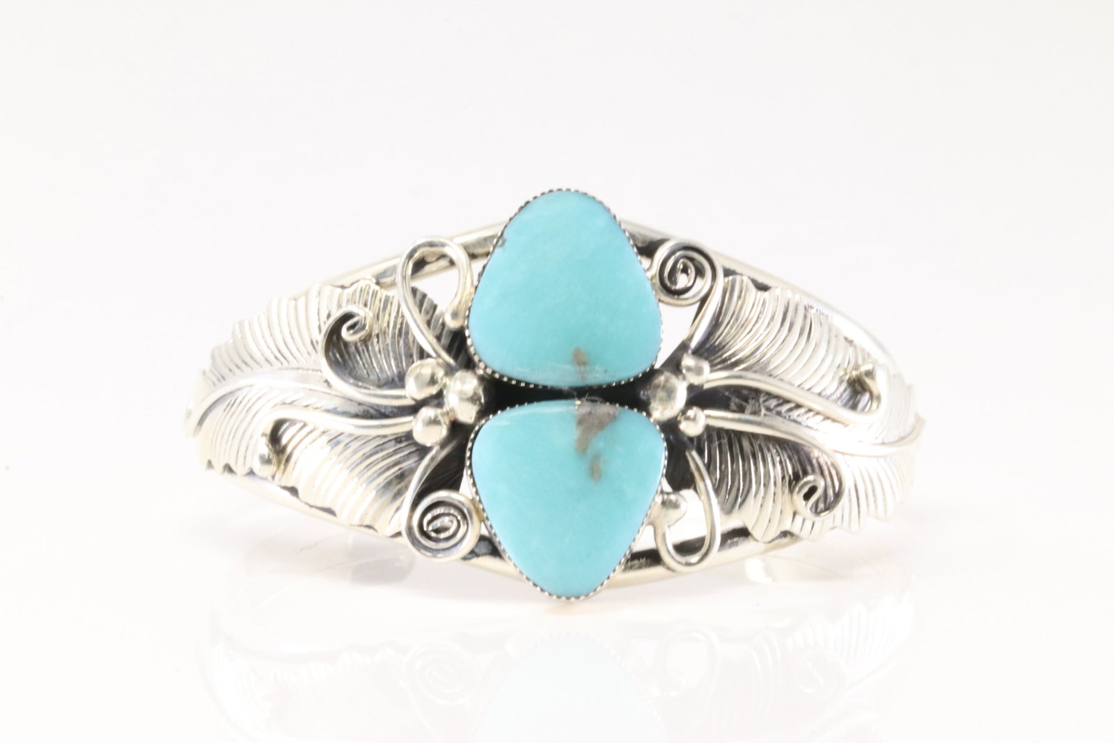 Native America Navajo Sterling Silver Turquoise Bracelet Leaf Cuff.: This is a Native America Navajo Sterling Silver Turquoise Bracelet Leaf Cuff.
