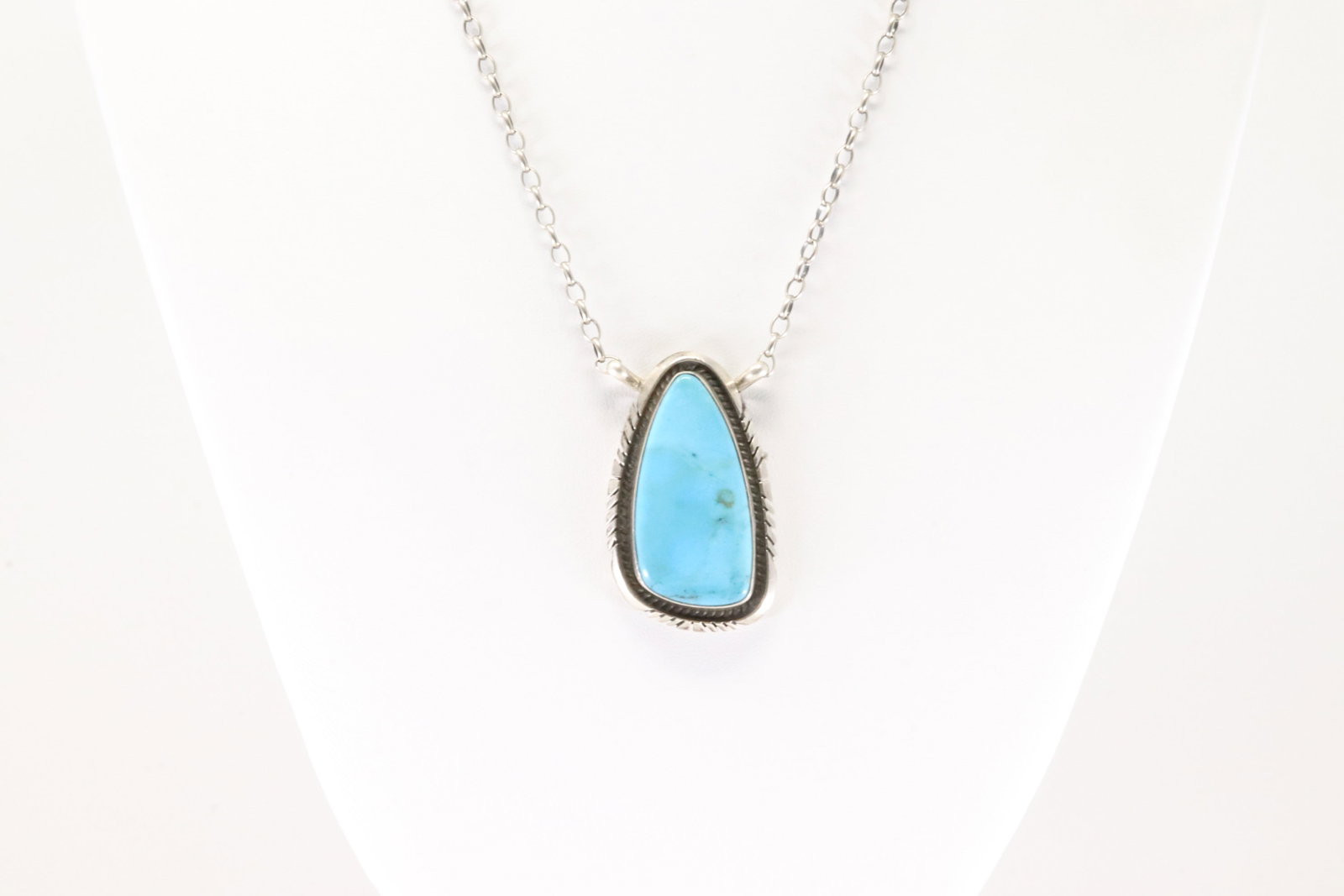 Native America Navajo Sterling Silver Campitos Turquoise Necklace By Alfred Martinez.: This is a Native America Navajo Sterling Silver Campitos Turquoise Necklace By Alfred Martinez. Necklace length: 16.00"