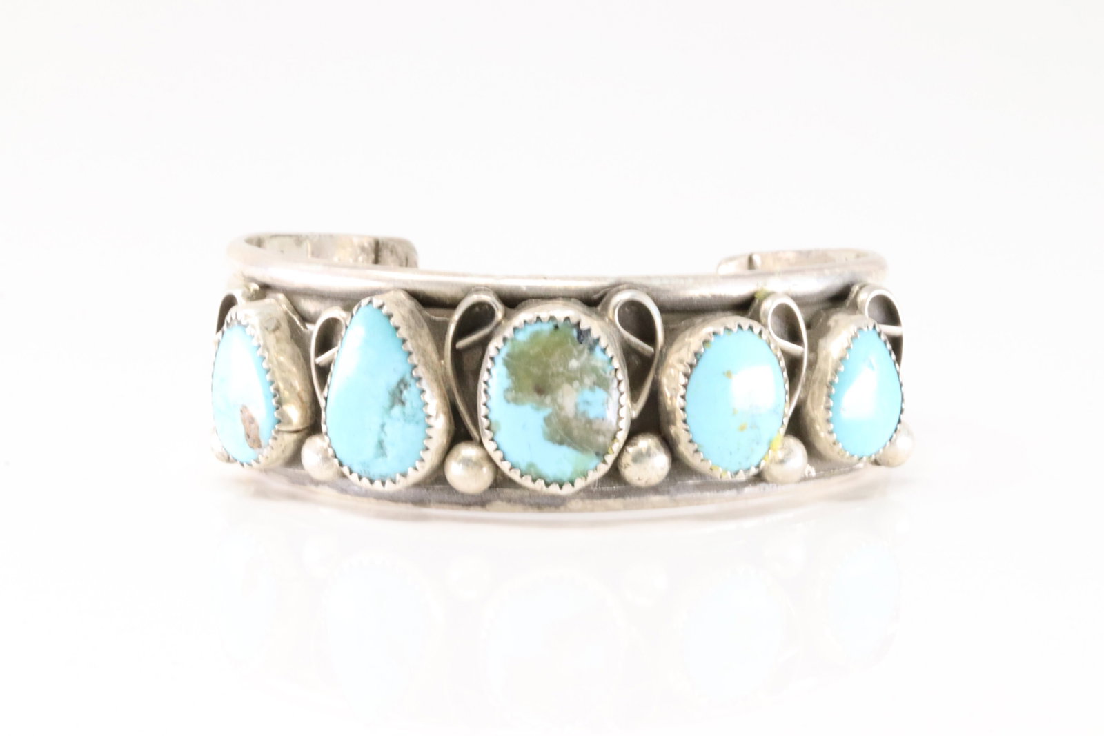 Native America Navajo Sterling Silver Kingman Turquoise Bracelet Cuff By Rena Shelly.: This is a Native America Navajo Sterling Silver Kingman Turquoise Bracelet Cuff By Rena Shelly.