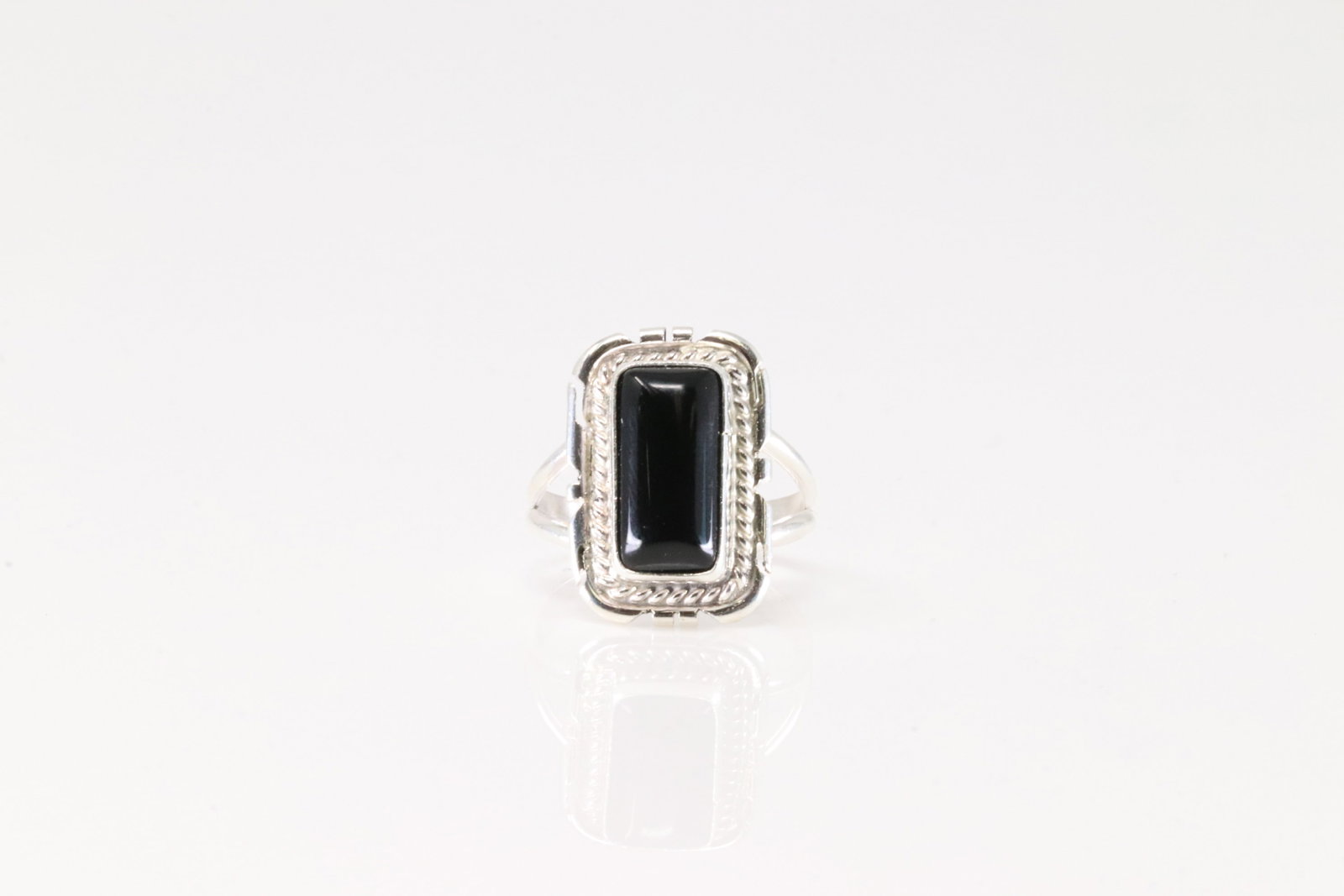 Native America Navajo Sterling Silver Black Onyx Ring By Peggy Skeets.: This is a Native America Navajo Sterling Silver Black Onyx Ring By Peggy Skeets. Ring Size: 7.00.