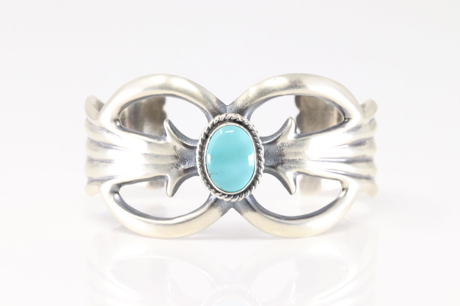 Native America Navajo Sterling Silver Kingman Turquoise Bracelet Cuff By Eugene Gruber.: This is a Native America Navajo Sterling Silver Kingman Turquoise Bracelet Cuff By Eugene Gruber.