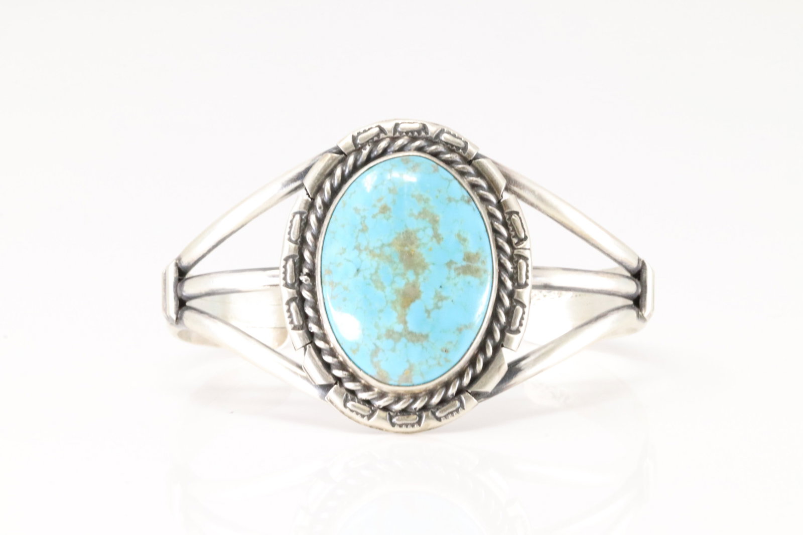 Native America Navajo Sterling Silver Kingman Turquoise Bracelet Cuff By Augustine Largo.: This is a Native America Navajo Sterling Silver Kingman Turquoise Bracelet Cuff By Augustine Largo.