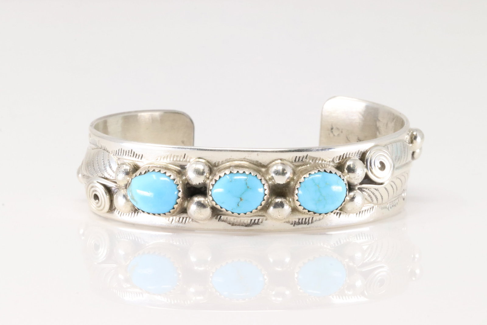 Native America Navajo Sterling Silver Kingman Turquoise Bracelet Cuff By Welbert Mayer.: This is a Native America Navajo Sterling Silver Kingman Turquoise Bracelet Cuff By Welbert Mayer.