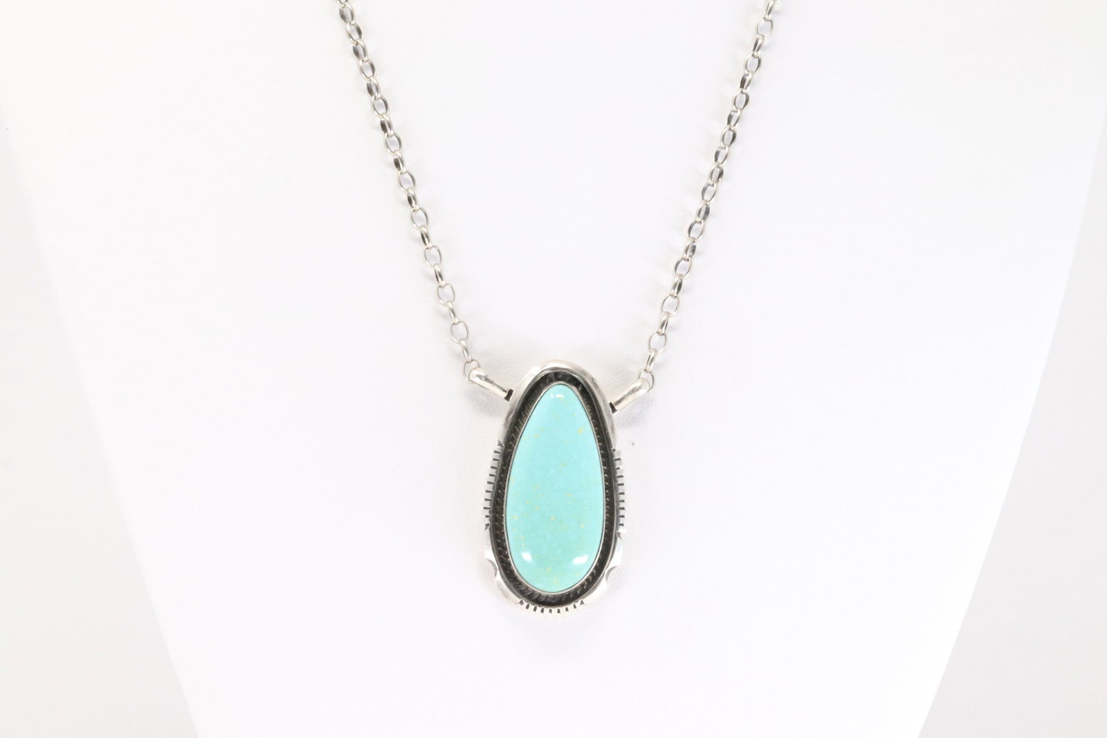 Native America Navajo Sterling Silver Kingman Turquoise Necklace By Alfred Martinez.: This is a Native America Navajo Sterling Silver Kingman Turquoise Necklace By Alfred Martinez. Necklace length: 16.00"
