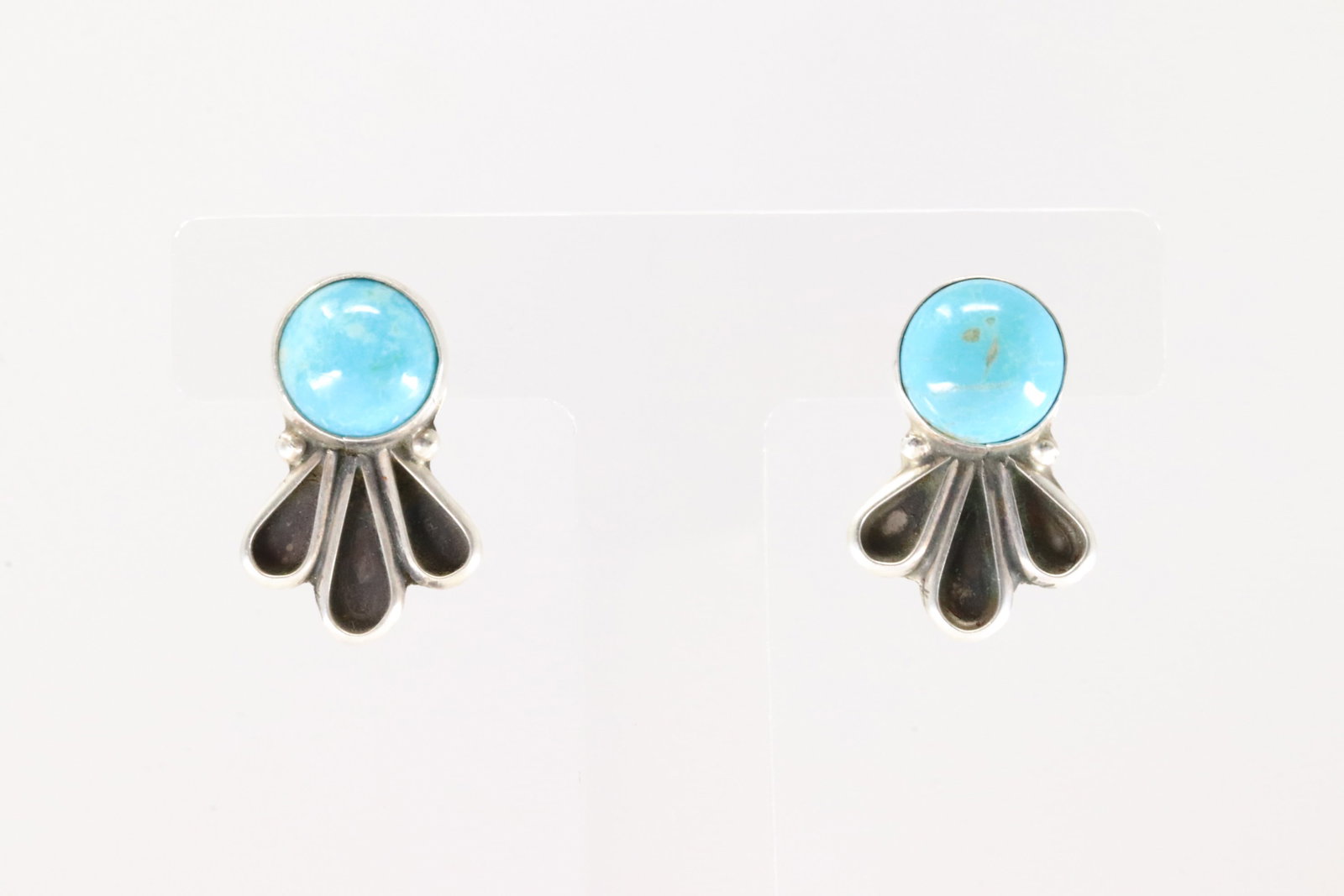 Native America Navajo Sterling Silver Kingman Turquoise Post Earring's By Geraldine James.: This is a Native America Navajo Sterling Silver Kingman Turquoise Post Earring's By Geraldine James.