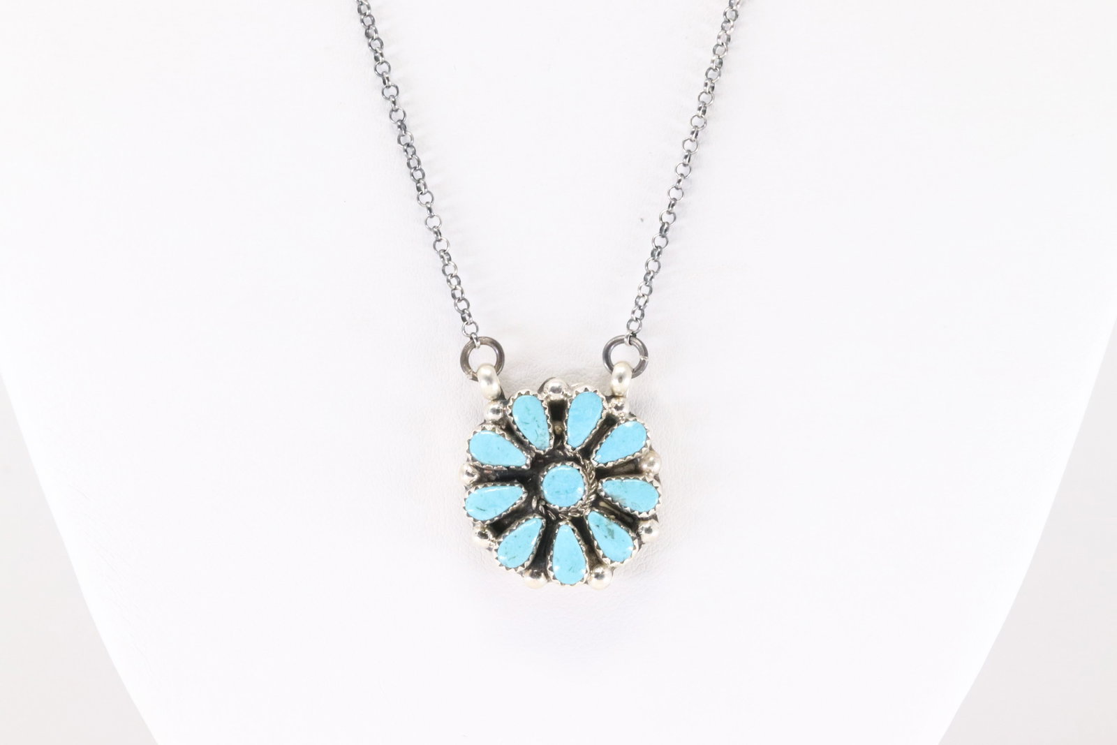 Native America Navajo Sterling Silver Kingman Turquoise Necklace By Alicia Wilson.: This is a Native America Navajo Sterling Silver Kingman Turquoise Necklace By Alicia Wilson. Necklace length: 18.00"
