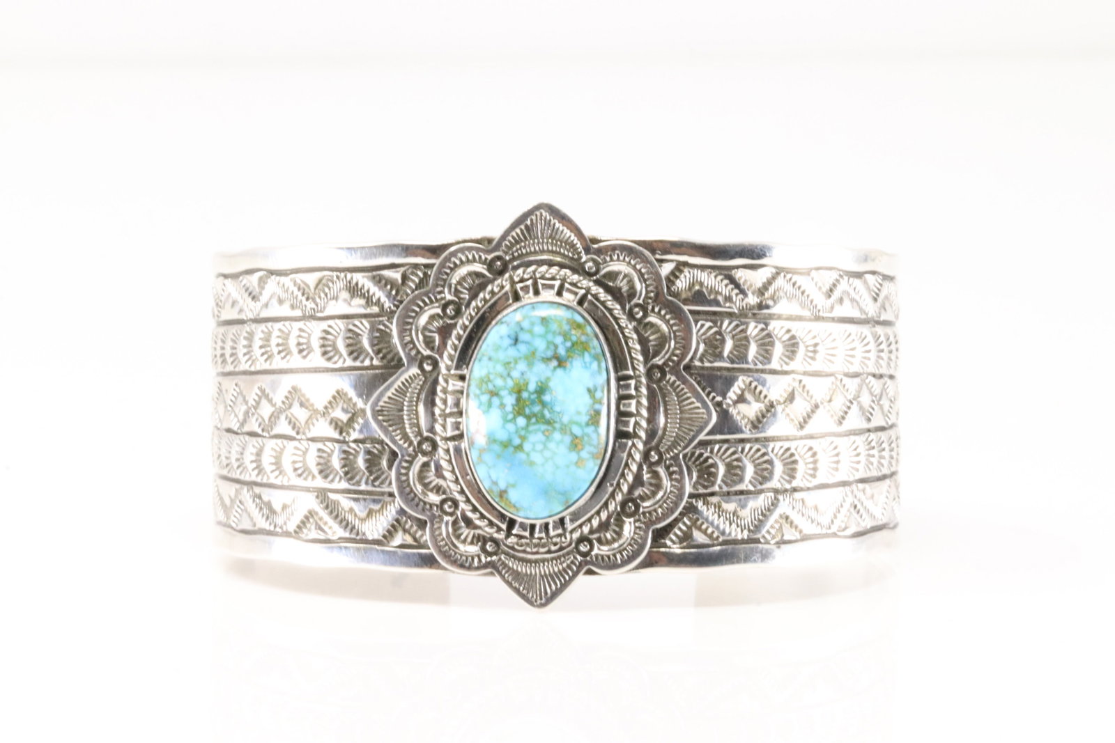 Native America Navajo Sterling Silver Kingman Turquoise Bracelet Cuff By E.Wylie.: This is a Native America Navajo Sterling Silver Kingman Turquoise Bracelet Cuff By E.Wylie. Total weight: 64.00 Grams.