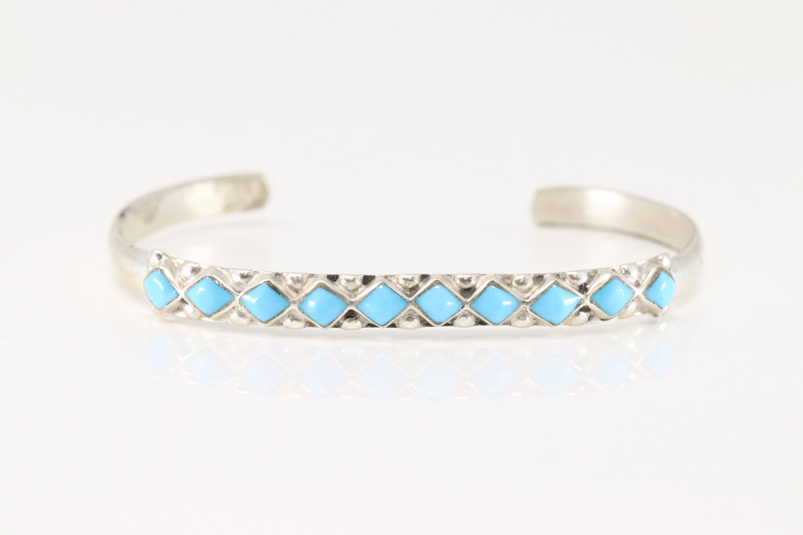 Native America Zuni Sterling Silver Kingman Turquoise Bracelet Cuff.: This is a Native America Zuni Sterling Silver Kingman Turquoise Bracelet Cuff.