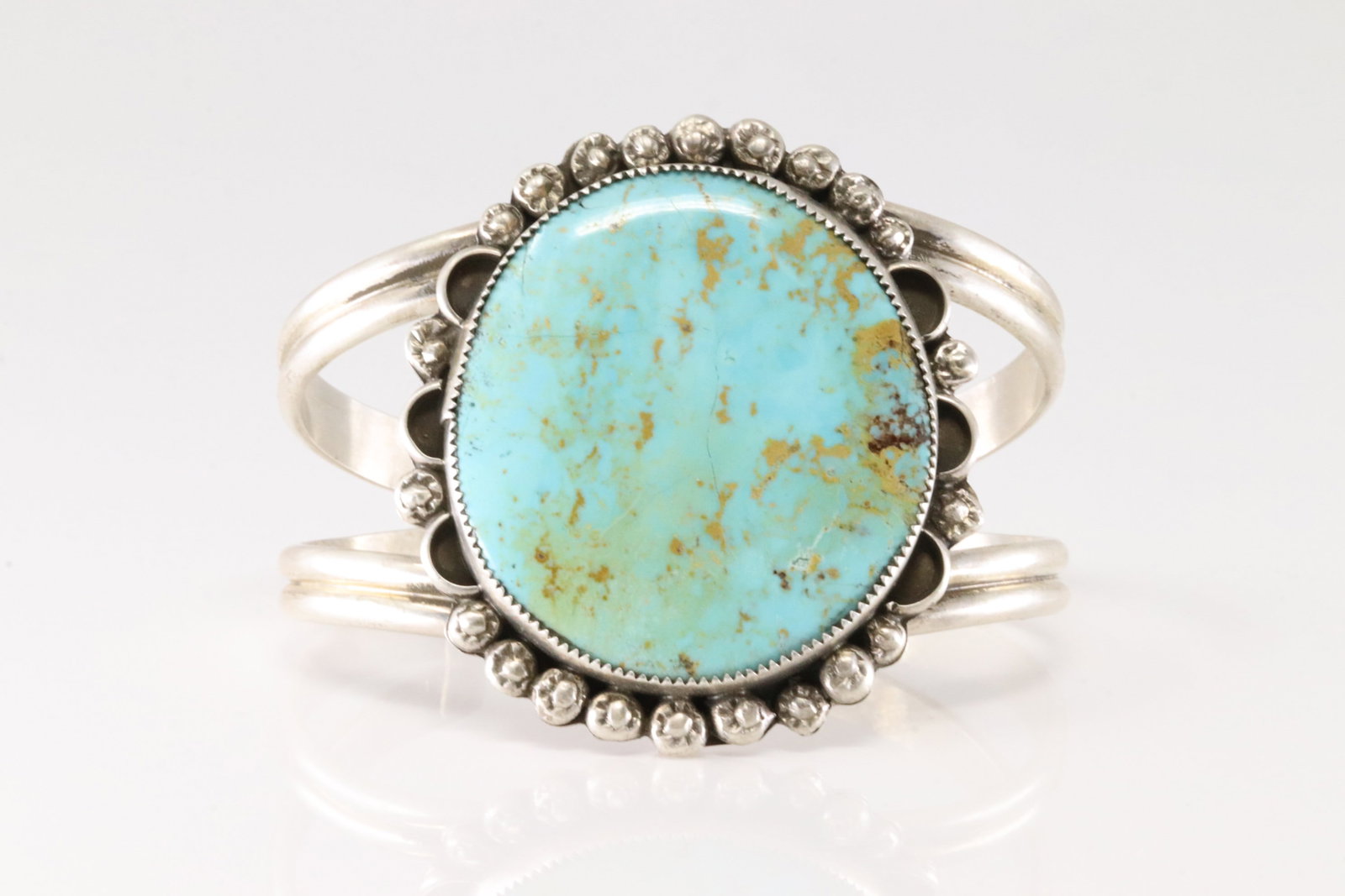 Native America Navajo Sterling Silver Kingman Turquoise Bracelet Cuff By Melvin Morgan.: This is a Native America Navajo Sterling Silver Kingman Turquoise Bracelet Cuff By Melvin Morgan. Total weight: 65.00 Grams.