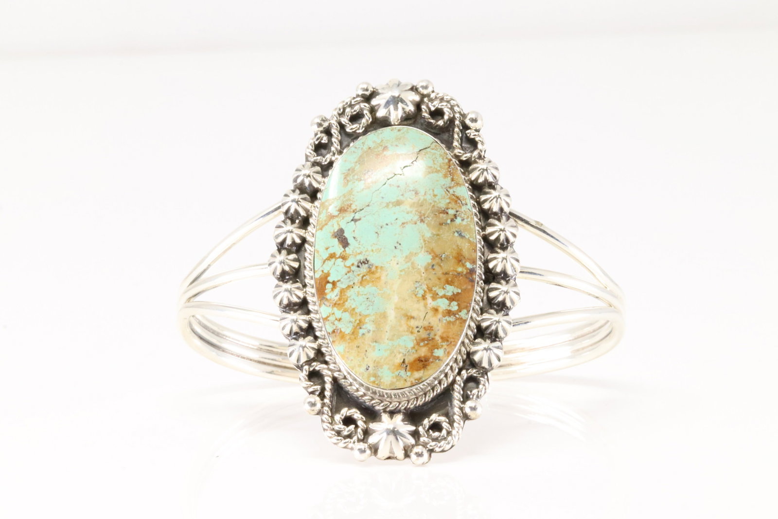 Native America Navajo Sterling Silver Kingman Turquoise Bracelet Cuff By Jennifer Cayaditto.: This is a Native America Navajo Sterling Silver Kingman Turquoise Bracelet Cuff By Jennifer Cayaditto.