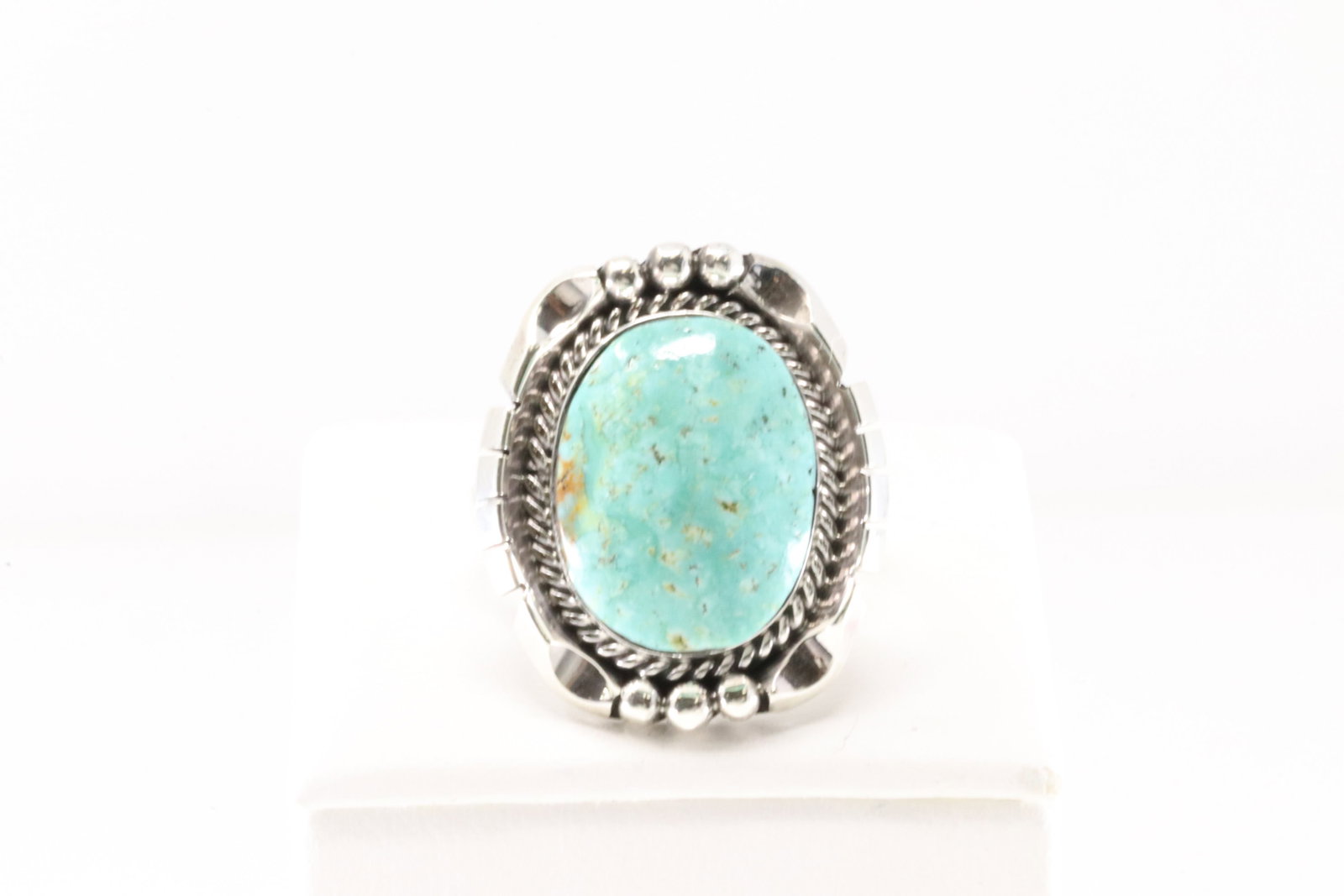 Native America Navajo Sterling Silver Turquoise Ring By Samuel Yellowhair.: This is a Native America Navajo Sterling Silver Turquoise Ring By Samuel Yellowhair. Ring size: 8.00.