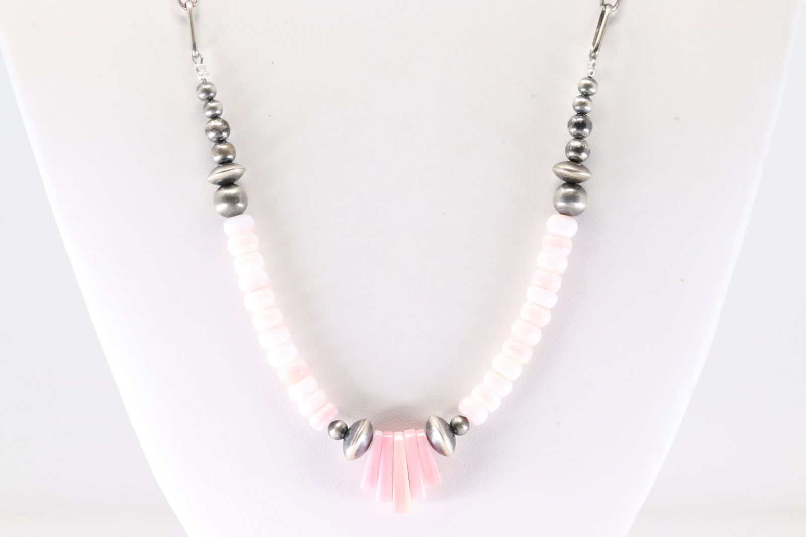 Native American Navajo Sterling Silver Pink Conch Shell / Pearl Beaded Necklace. (1 of 3)