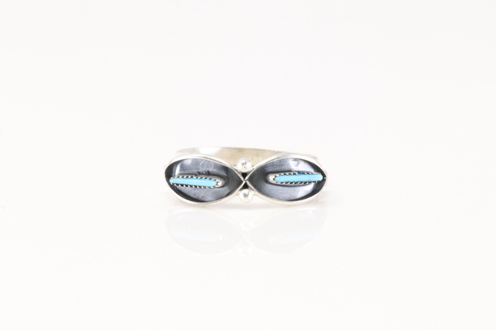 Native America Zuni Sterling Silver Turquoise Ring By Fernando Othole.: This is a Native America Zuni Sterling Silver Turquoise Ring By Fernando Othole. Ring Size: 5.00.