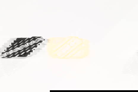 Diamond Ring 10Kt.: 10Kt Yellow Gold Diamond Ring. This Elegant Ring has 5 Sparkling Diamonds. Diamonds weight approx:0.15 ctw Ring size: 9.50. 6.90 Grams.