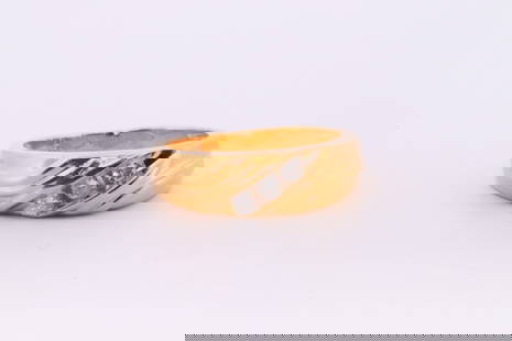 14kt Yellow Gold Diamond Mens Ring: This is a 14kt Yellow Gold Diamond Mens Ring. Ring has 3 round diamonds. Ring size is 6.75. total ring weight 4.20g.