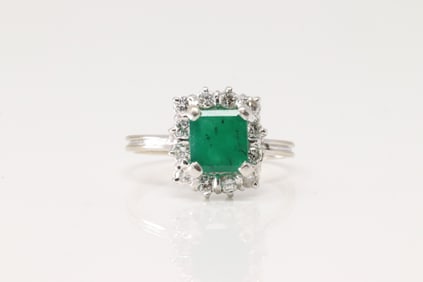 Elegant Emerald & Diamond Ring 14Kt.