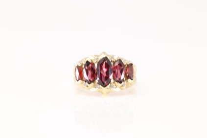Garnet & Diamond Ring 10Kt.