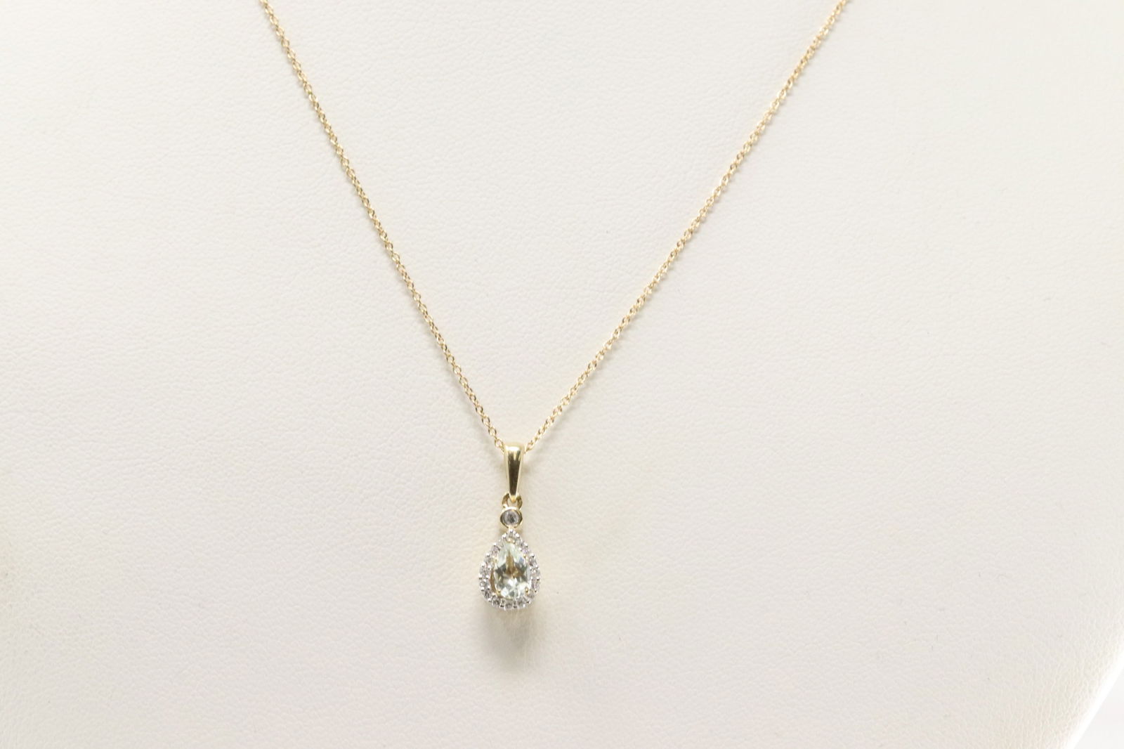 Peridot & Diamond Pendant / Necklace 10Kt. (1 of 3)