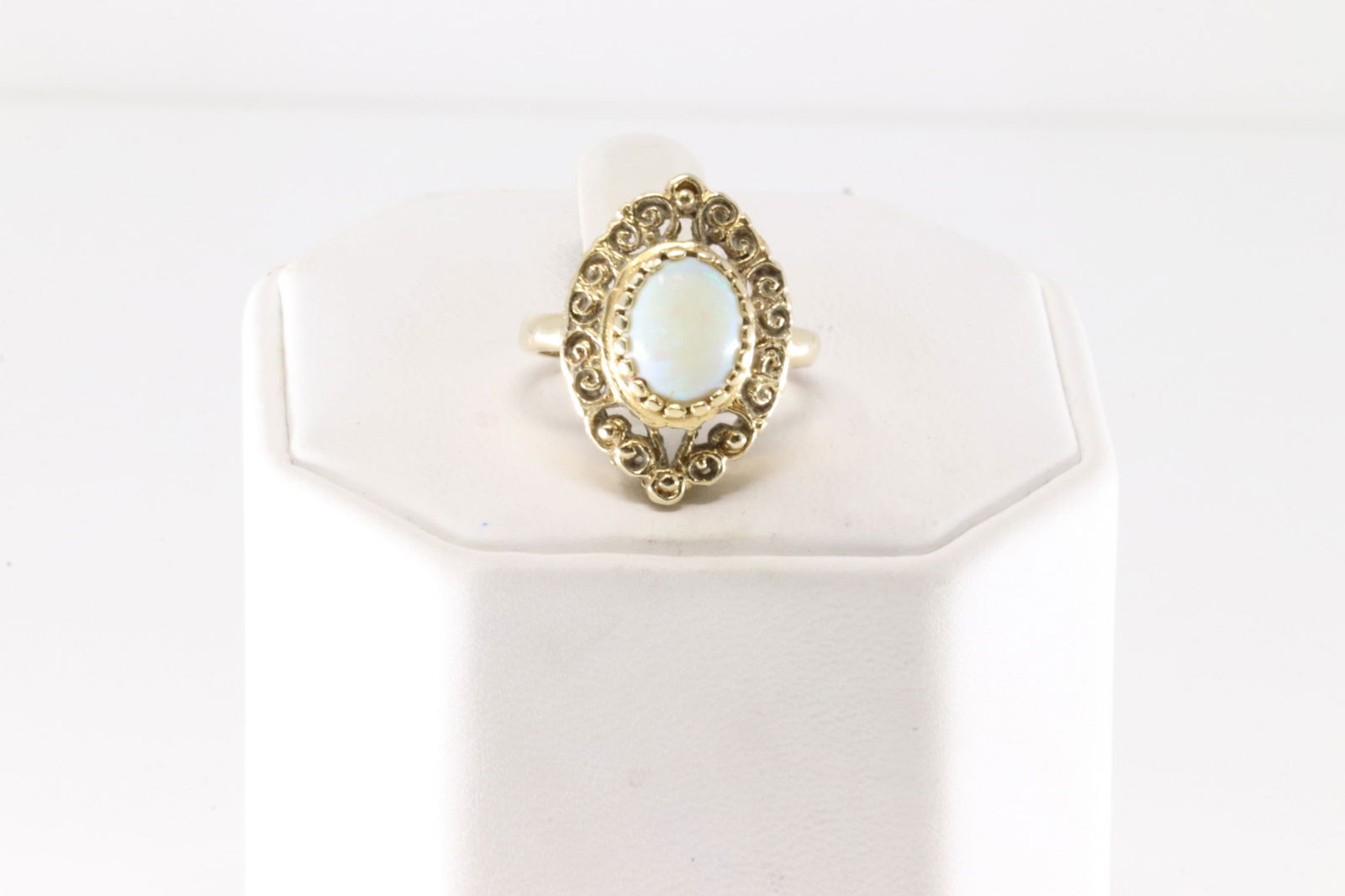 Vintage Opal Ring 14Kt. (1 of 4)