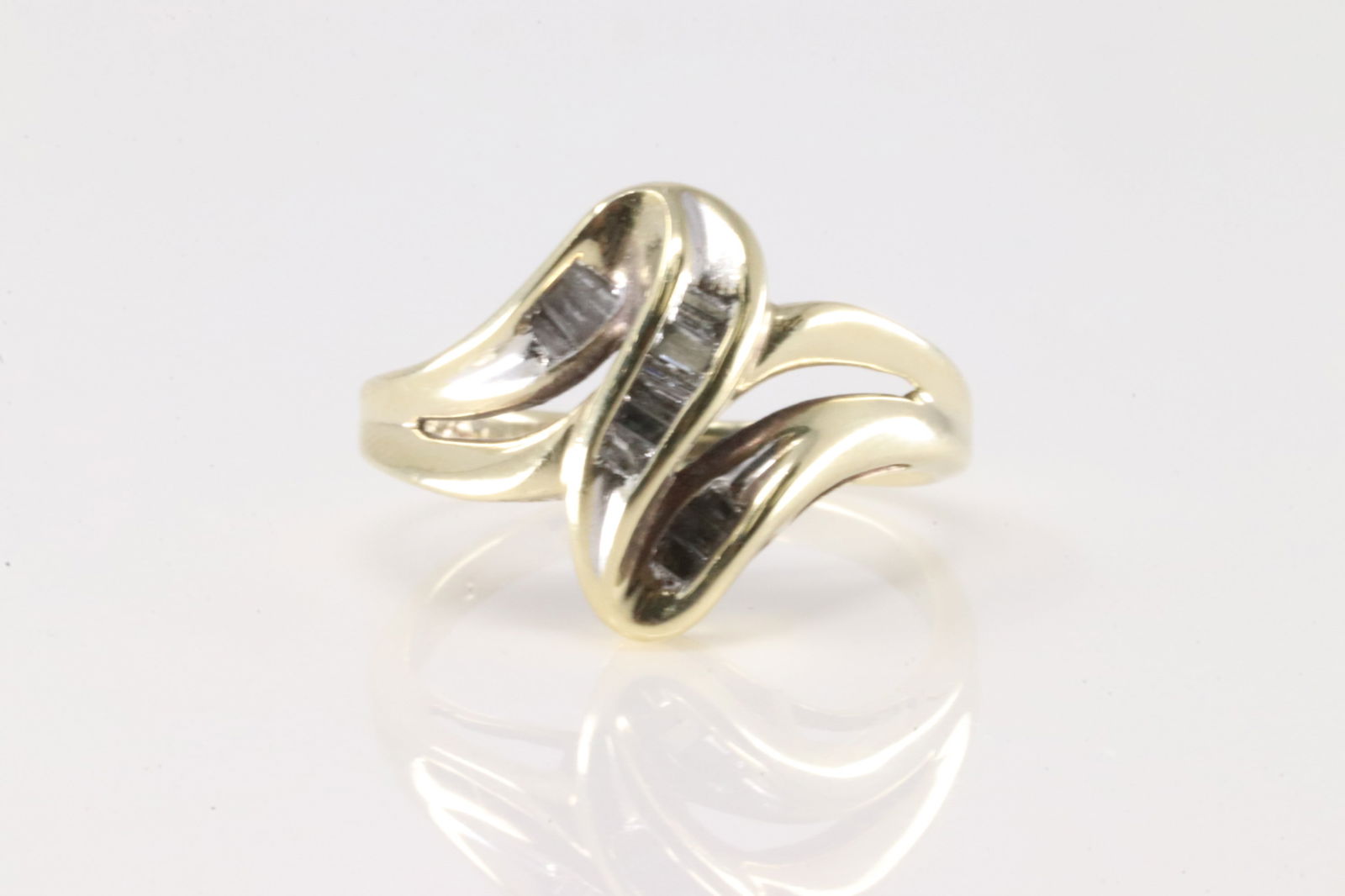 Dimond Ring 10Kt. (1 of 4)