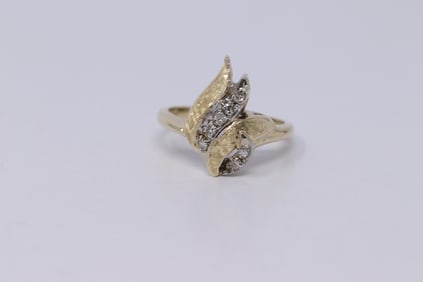 Vintage 14k Flower Diamond Ring
