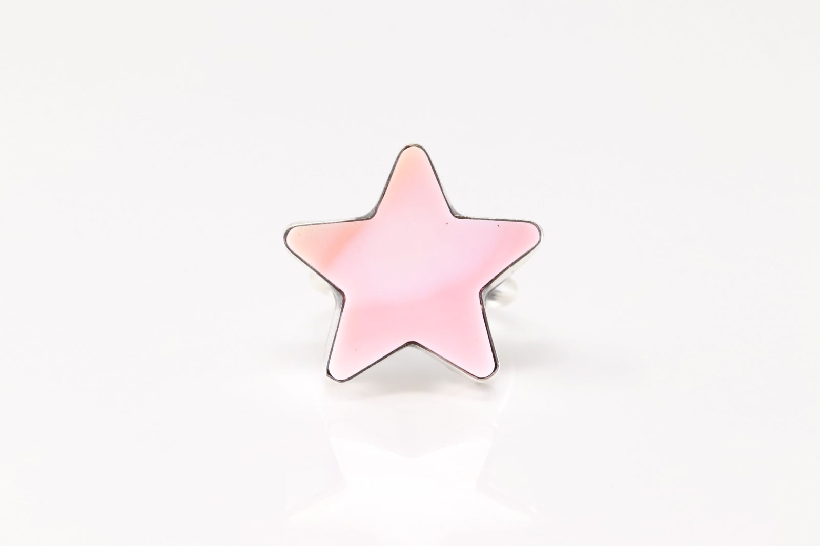 Native America Navajo Sterling Silver Pink Conch Shell Star Ring By Dixon.: This is a Native America Navajo Sterling Silver Pink Conch Shell Star Ring By Dixon. Ring size: 8.00.