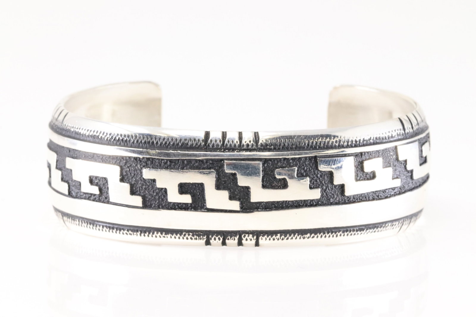 Native America Navajo Sterling Silver Stamped Desig Bracelet Cuff By T&R Singer.: This is a Native America Navajo Sterling Silver Stamped Desig Bracelet Cuff By T&R Singer.