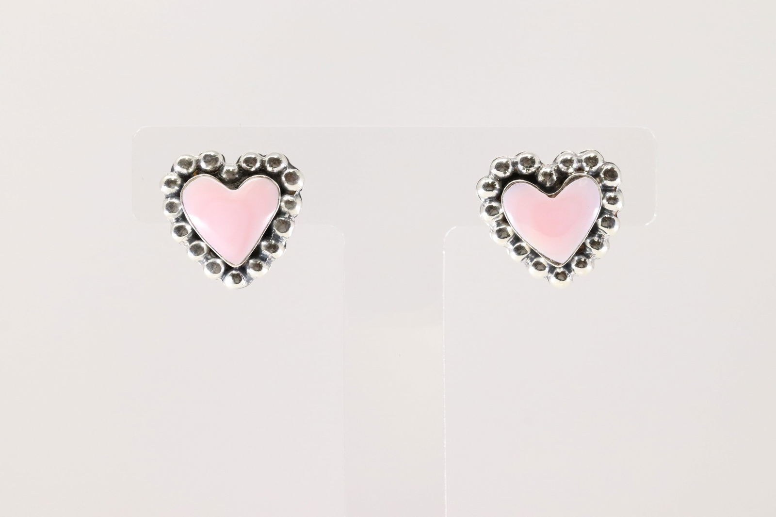 Native America Navajo Sterling Silver Pink Conch Shell Heart Post Earring's By Annette Martinez.: This is a Native America Navajo Sterling Silver Pink Conch Shell Heart Post Earring's By Annette Martinez.