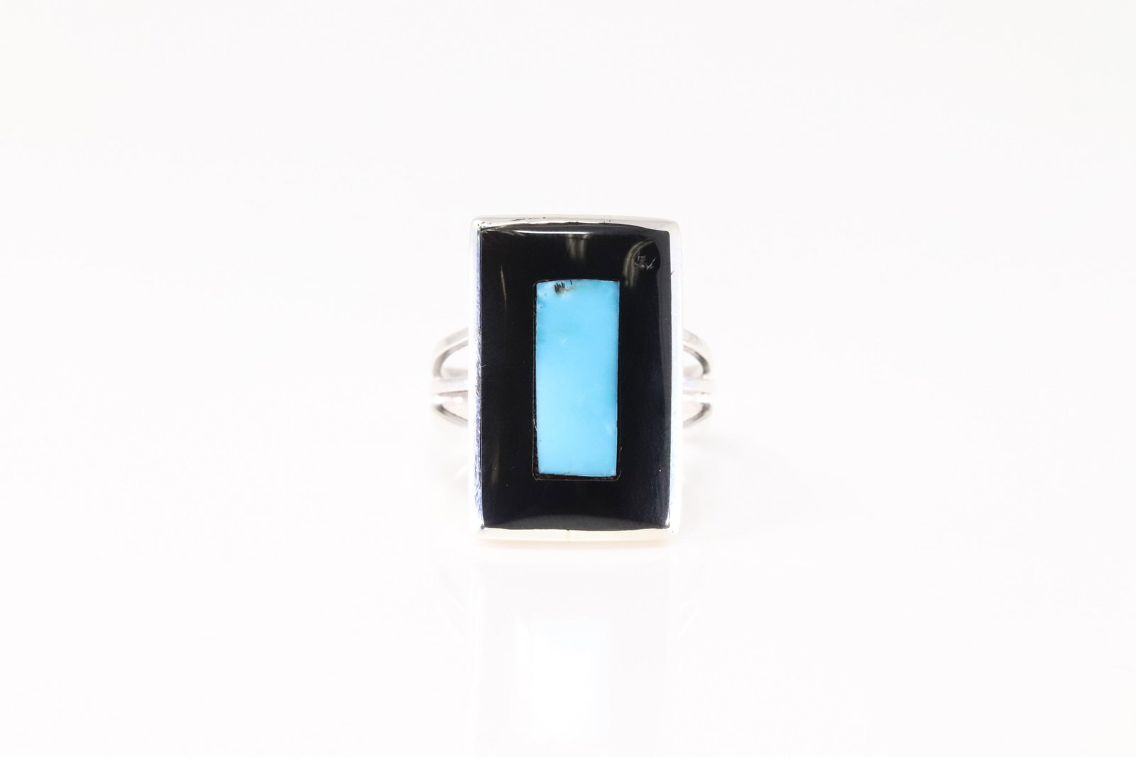 Native America Navajo Sterling Silver Black Onyx & Turquoise Ring By H.M.C.: This is a Native America Navajo Sterling Silver Black Onyx & Turquoise Ring By H.M.C. Ring size: 8.50.