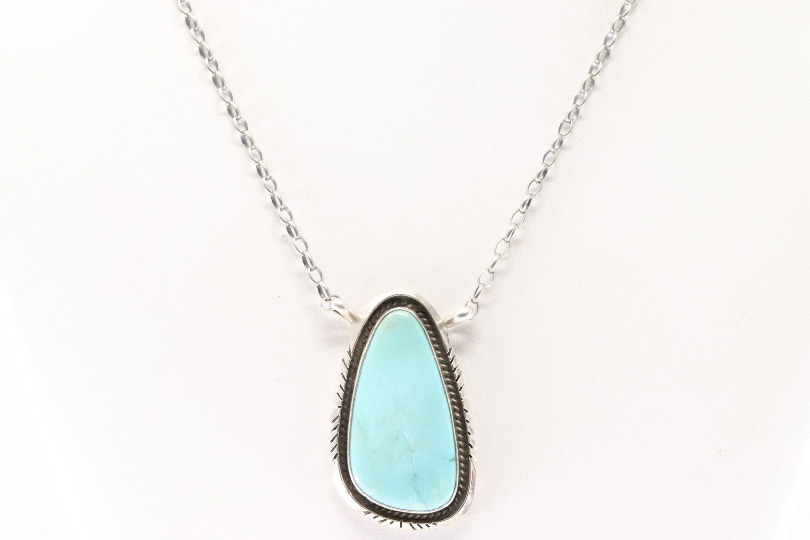 Native America Navajo Sterling Silver Kingman Turquoise Necklace By Alfred Martinez.: This is a Native America Navajo Sterling Silver Kingman Turquoise Necklace By Alfred Martinez. Necklace length: 16.00"