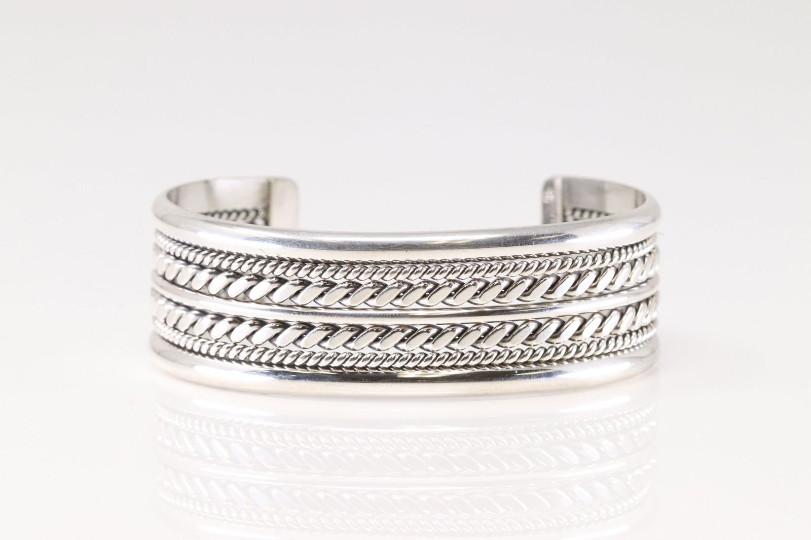 Native America Navajo Sterling Silver Solid Bracelet Cuff By Elaine Tahe. (1 of 4)