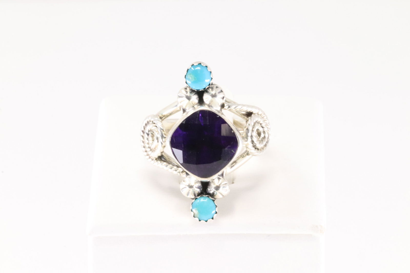 Native America Navajo Sterling Silver Amethyst & Turquoise Ring By Mike Smith.: This is a Native America Navajo Sterling Silver Amethyst & Turquoise Ring By Mike Smith. Ring size: 7.50.