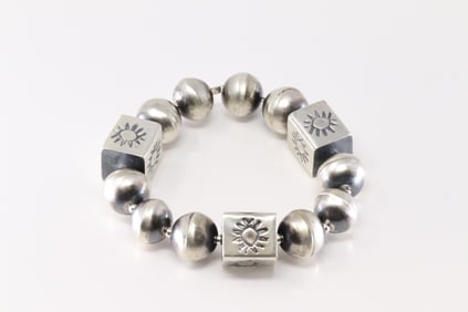 Native America Navajo Sterling Silver Stretch Pearl Beaded Bracelet By Tysha Aparico.