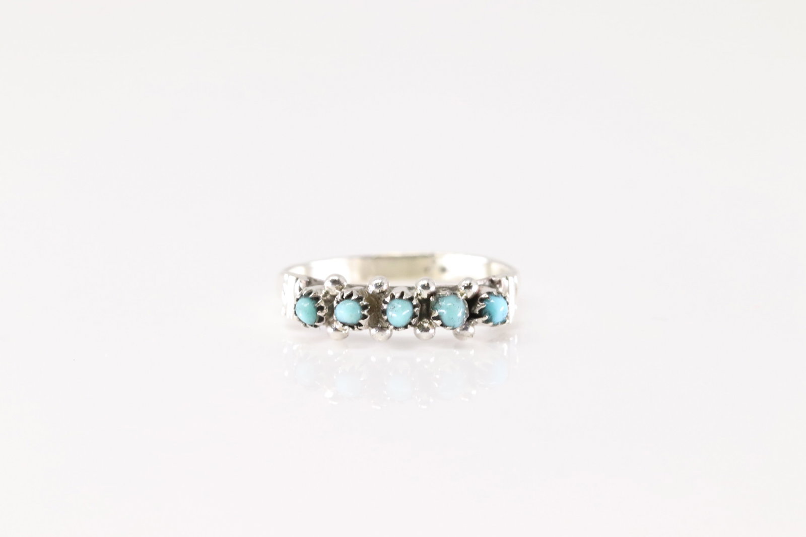Native America Zuni Sterling Silver Turquoise Ring By Stephen Haloo.: This is a Native America Zuni Sterling Silver Turquoise Ring By Stephen Haloo. Ring size: 6.50.