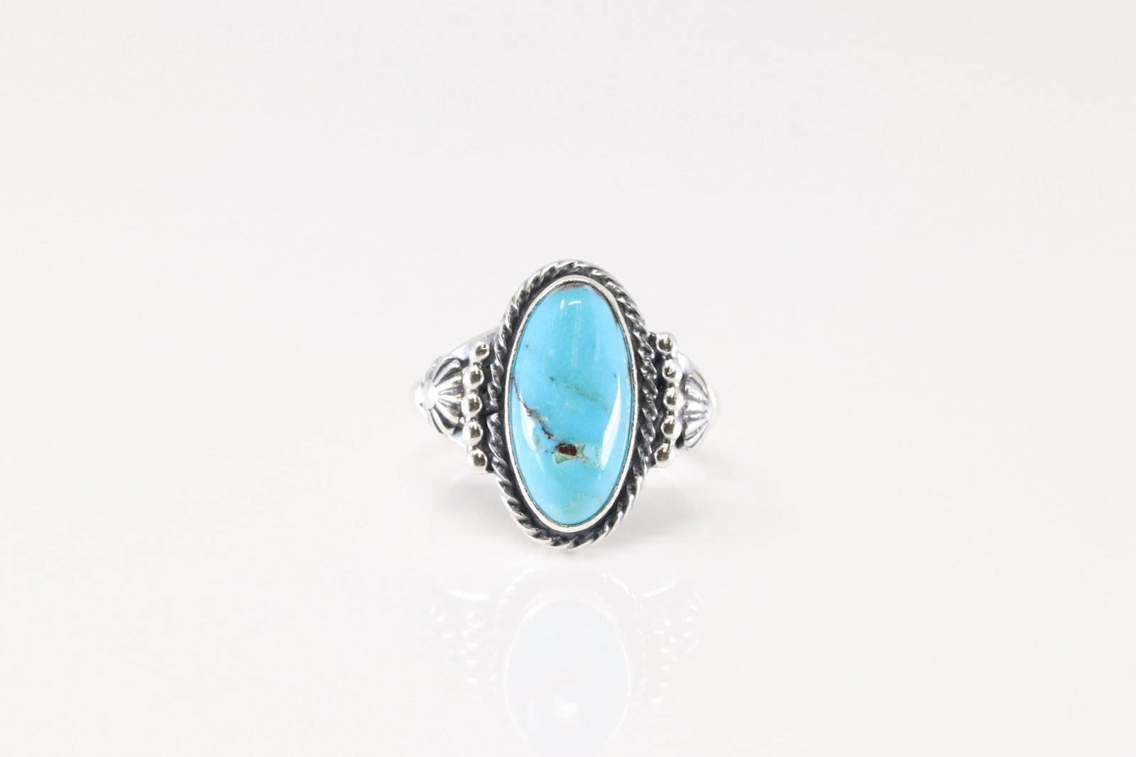 Native America Navajo Sterling Silver Turquoise Ring By Samuel Yellowhair.: This is a Native America Navajo Sterling Silver Turquoise Ring By Samuel Yellowhair. Ring size: 7.50.