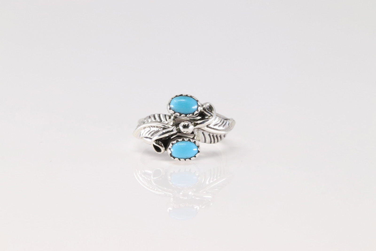 Native America Navajo Sterling Silver Turquoise Ring By Harry B Yazzie.: This is a Native America Navajo Sterling Silver Turquoise Ring By Harry B Yazzie. Ring size: 6.00.
