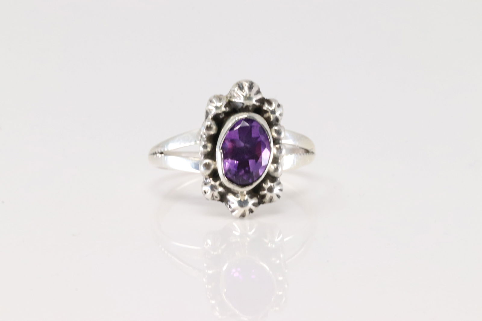 Native America Navajo Sterling Silver Purple Amethyts Ring By Mike Smith.: This is a Native America Navajo Sterling Silver Purple Amethyts Ring By Mike Smith. Ring size: 8.00.