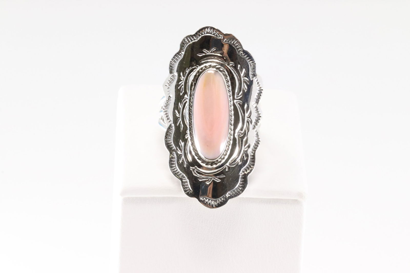 Native America Navajo Sterling Silver Pink Conch Shell Ring By Charlene Yazzie. (1 of 4)