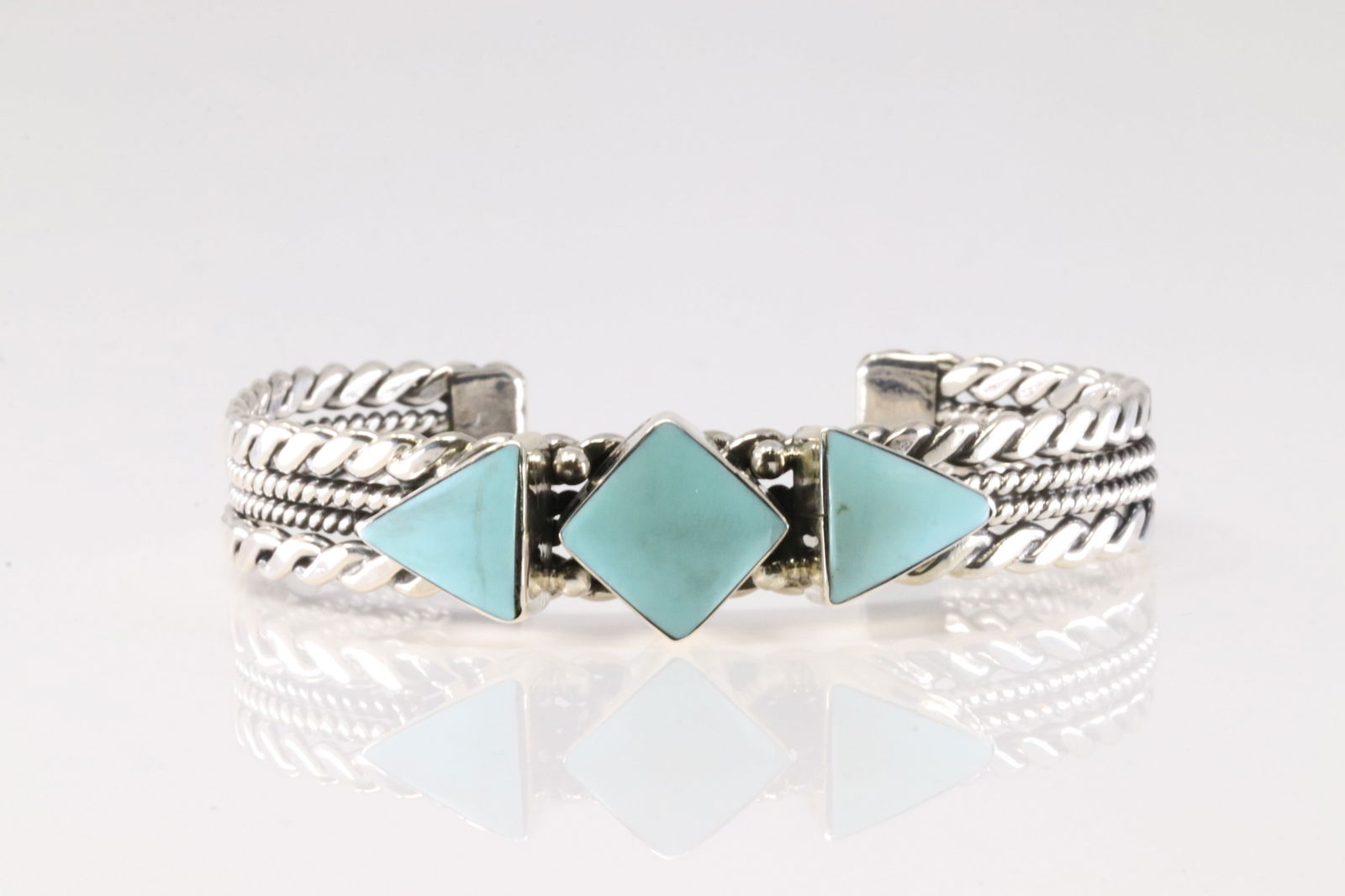 Native America Navajo Sterling Silver Turquoise Bracelet Cuff By Mike Smith.: This is a Native America Navajo Sterling Silver Turquoise Bracelet Cuff By Mike Smith.