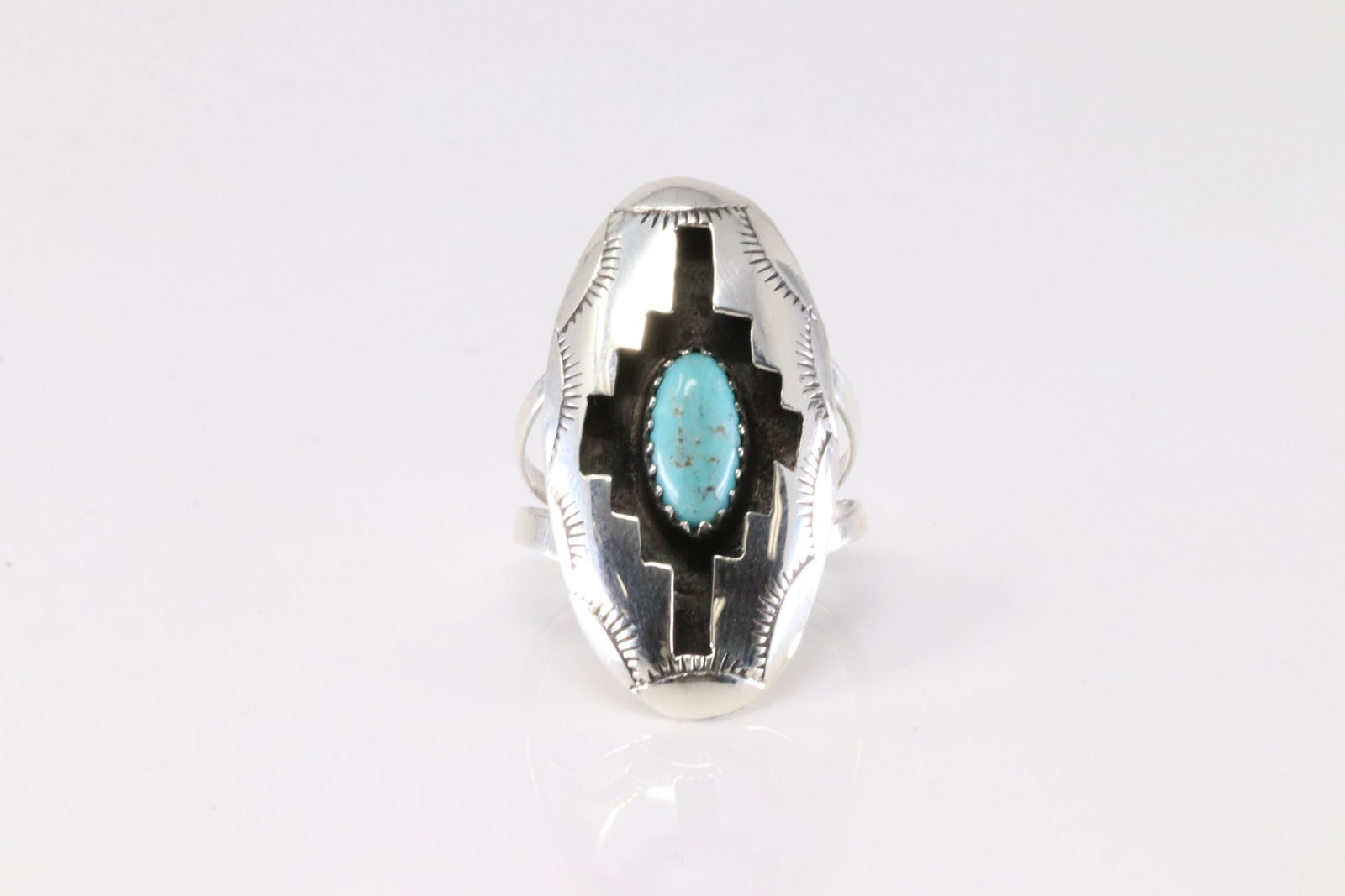 Native America Navajo Sterling Silver Turquoise Ring By Felix Perry.: This is a Native America Navajo Sterling Silver Turquoise Ring By Felix Perry. Ring size: 7.00.