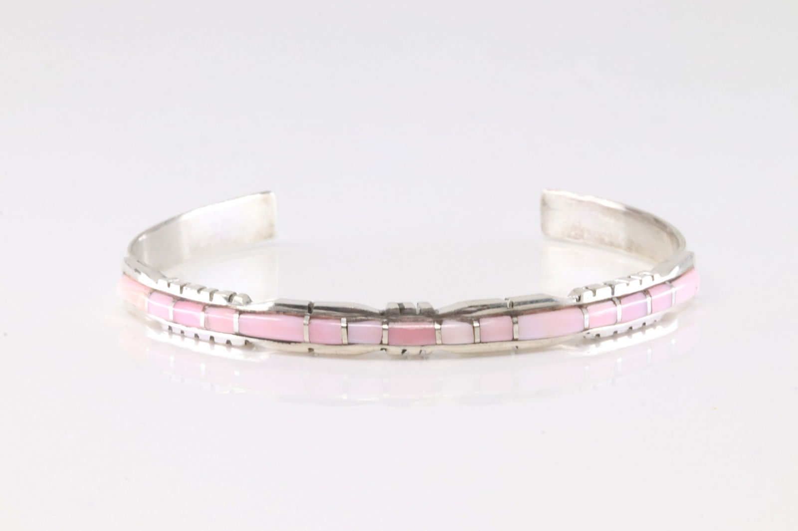 Native America Zuni Sterling Silver Pink Conch Shell Inlay Bracelet Cuff By Sheldon Lalio. (1 of 4)