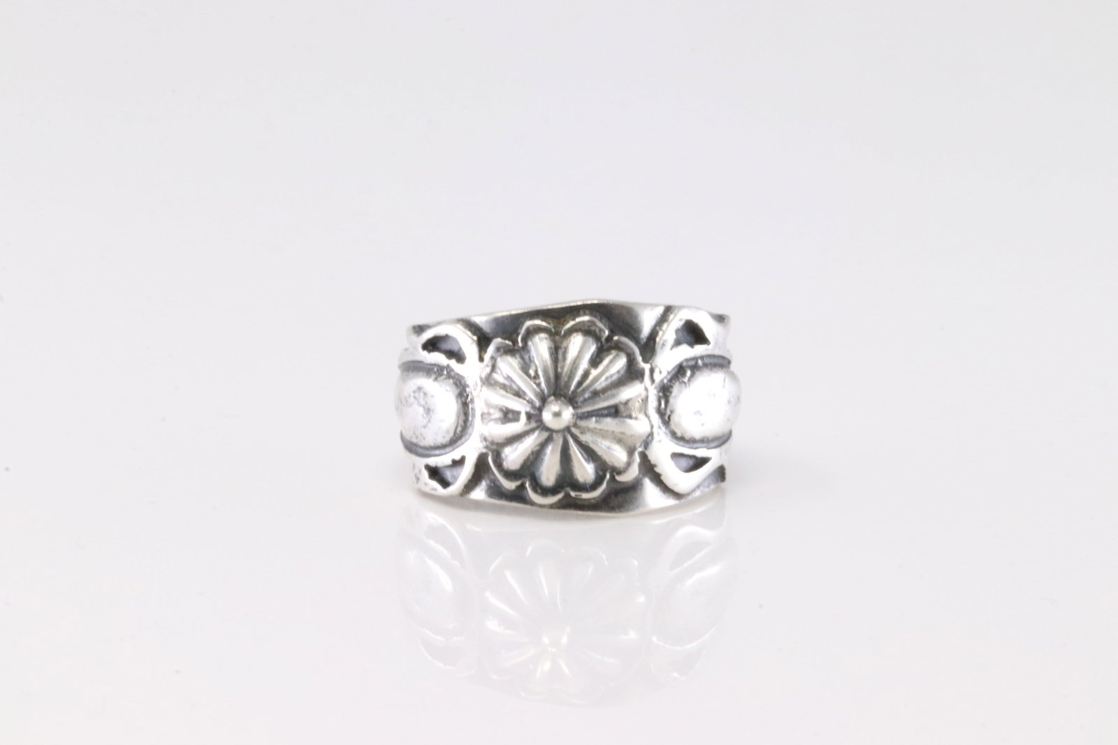 Native America Navajo Sterling Silver Stamped Ring By Bobby Platero.: This is a Native America Navajo Sterling Silver Stamped Ring By Bobby Platero. Ring size: 7.00.