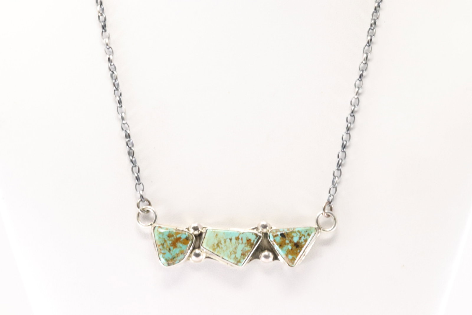 Native America Zuni Sterling Silver Kingman Turquoise Necklace By Jude Candelaria.: This is a Native America Zuni Sterling Silver Kingman Turquoise Necklace By Jude Candelaria. Necklace length: 16.00"
