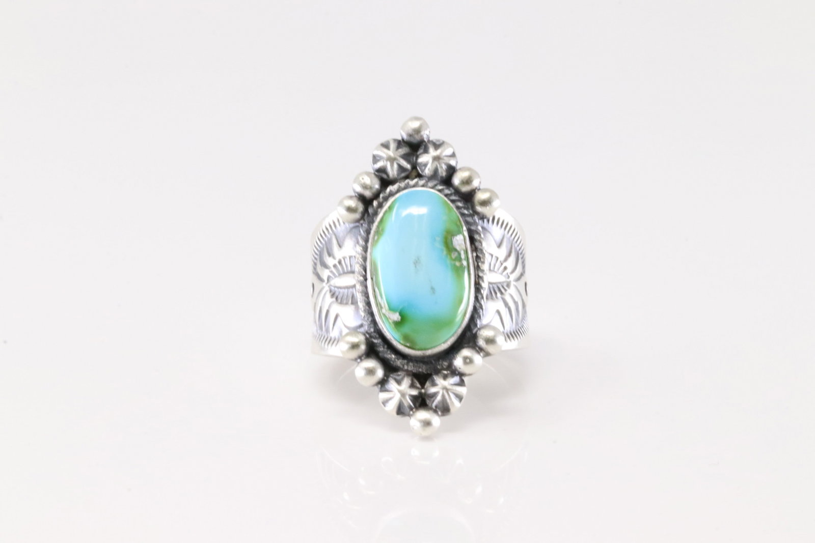 Native America Navajo Sterling Silver Sonora Gold Turquoise Ring By Daniel Banally.: This is a Native America Navajo Sterling Silver Sonora Gold Turquoise Ring By Daniel Banally. Ring size: 7.00.
