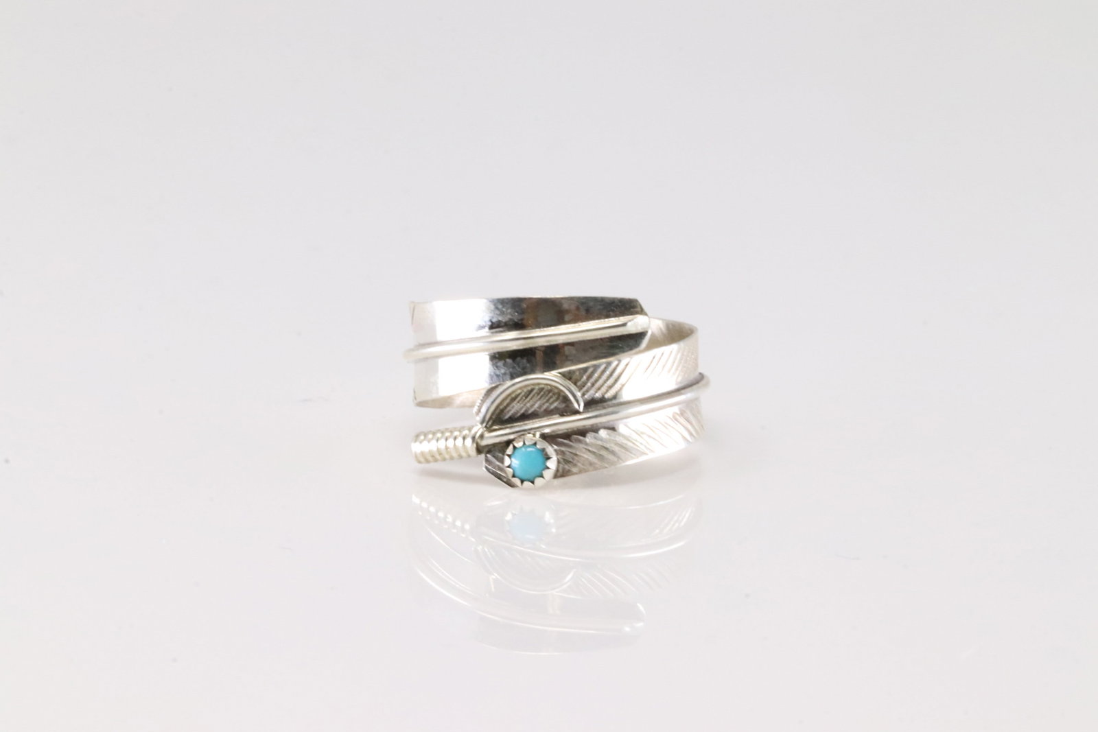Native America Navajo Sterling Silver Turquoise Feather Ring By Aaron Davis.: This is a Native America Navajo Sterling Silver Turquoise Feather Ring By Aaron Davis. Ring size: 8.00.